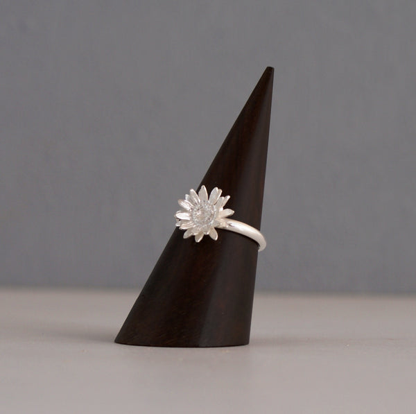 Daisy ring