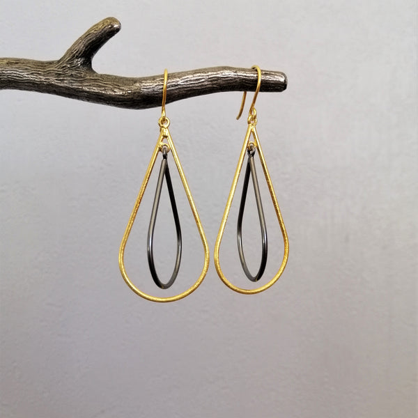 Loops earrings- black rhodium and gold