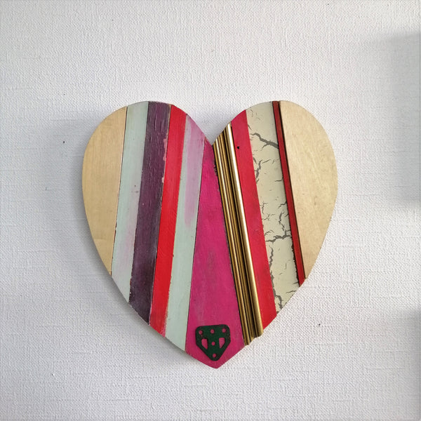 Weathered Heart -With Pink- medium
